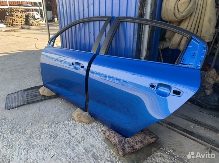 Задняя левая дверь Kia Rio 4 Синий