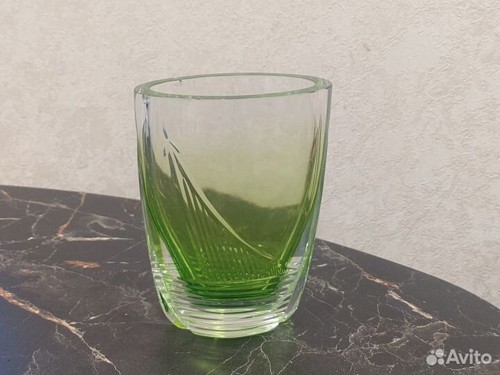 Ваза из зеленого стекла 