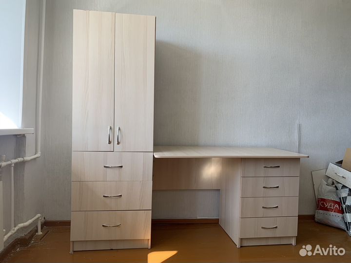 Письменный стол и шкаф