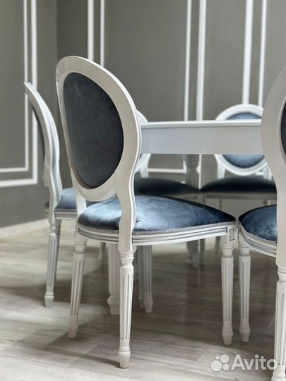 Стол обеденный