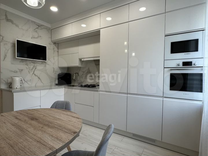 3-к. квартира, 72 м², 2/10 эт.