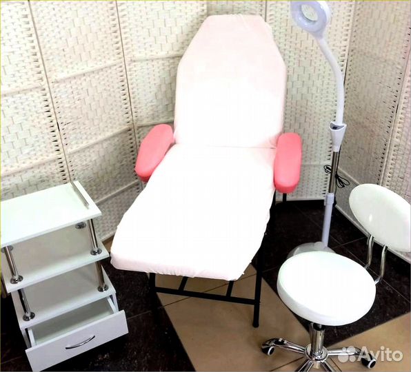 Косметологическое кресло. Педикюрное кресло