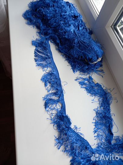 Бахрома ярко голубого цвета