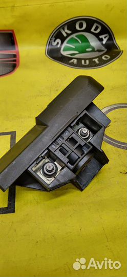 Плюсовая клема акб Audi A4 седан 2.0 cdnc 2010