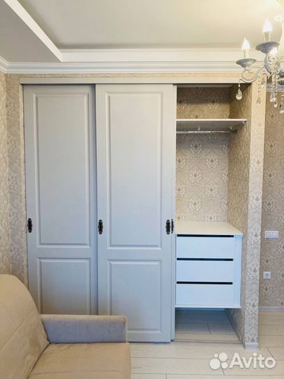 Шкаф двухстворчатый