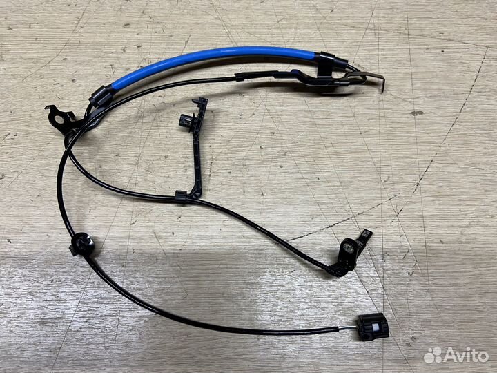 Датчик ABS передний левый Toyota Rav4 XA50