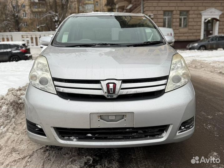 Toyota Isis 1.8 CVT, 2012, 66 000 км