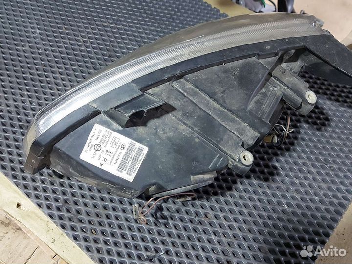 Фара передняя правая LADA Калина дефект