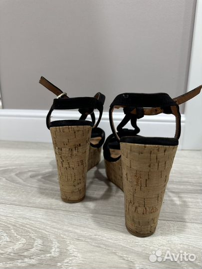 Босоножки на танкетке 36рр