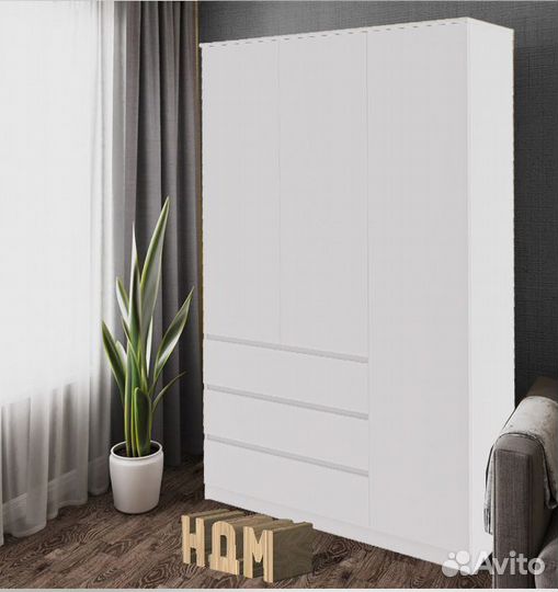 Шкаф трехстворчатый