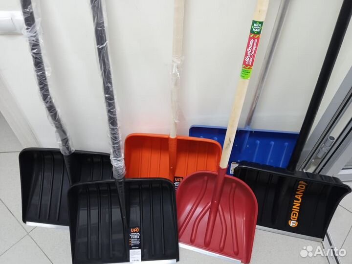 Лопата для уборки снега