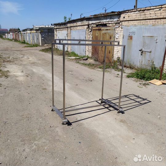 Оборудование для демонстрации одежды