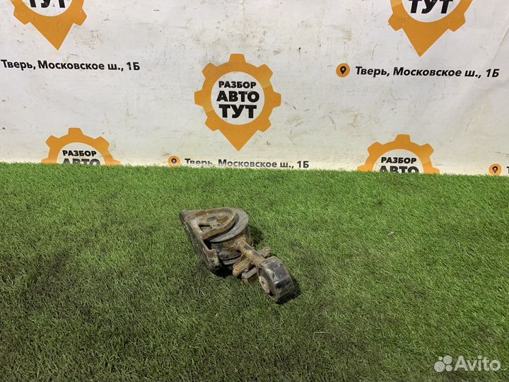 Опора двигателя с кронштейном Toyota Camry xv40