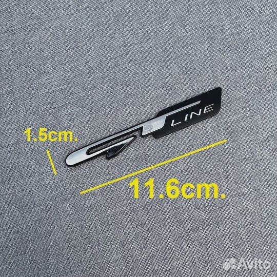 Металлическая наклейка на авто GT серебро черный