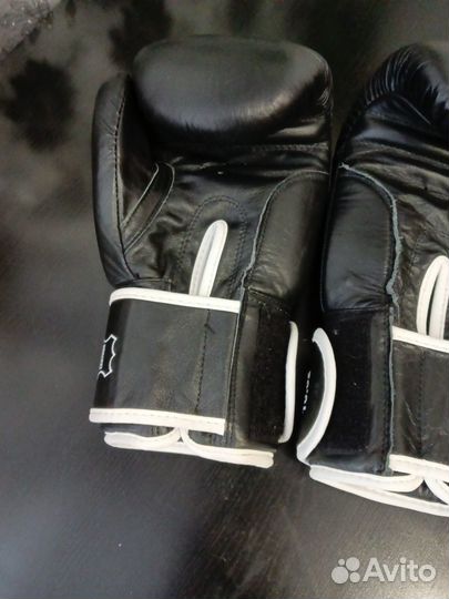 Боксерские перчатки green hill 10 oz