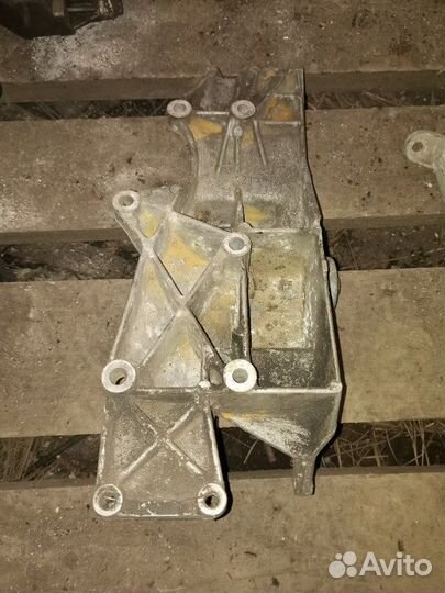Кронштейн генератора Audi A4 B5