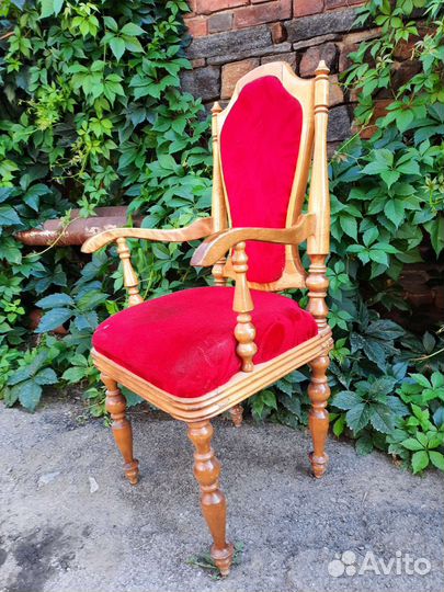 Мягкий стул со спинкой