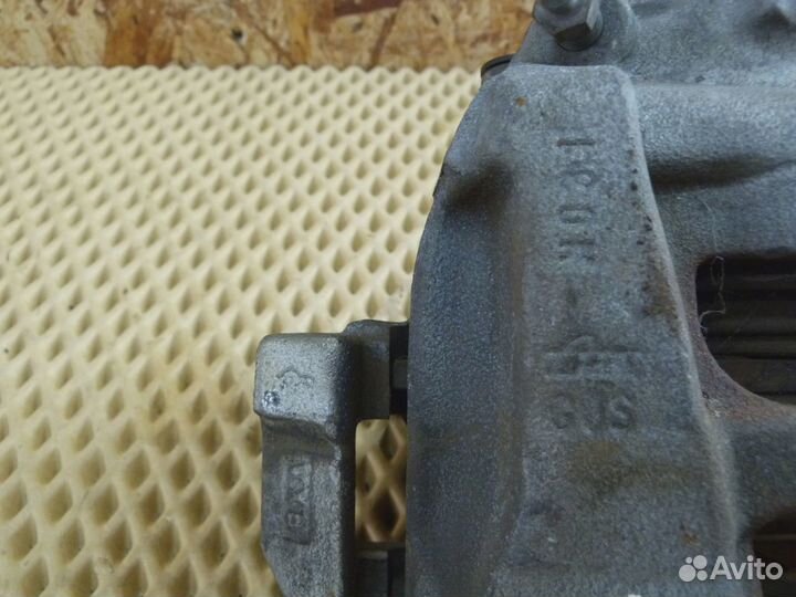 Суппорт передний правый VW Tiguan 2007-2011 (5N0615124 5N0615125)