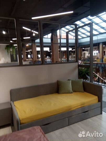 Детский диван с мягкой обивкой