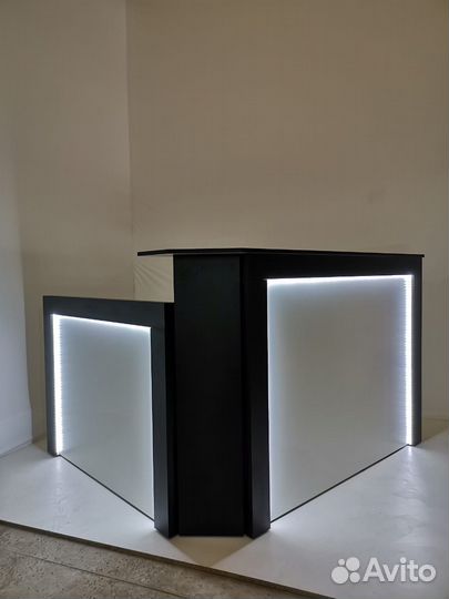 Стойка ресепшен