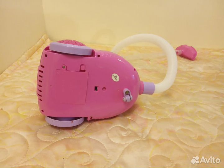 Игрушечный пылесос
