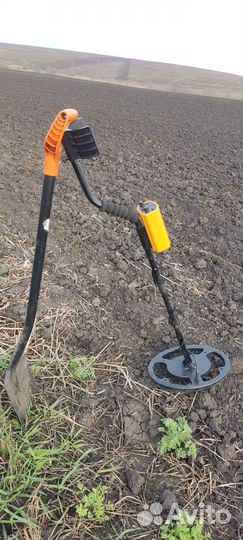 Металлоискатель st944