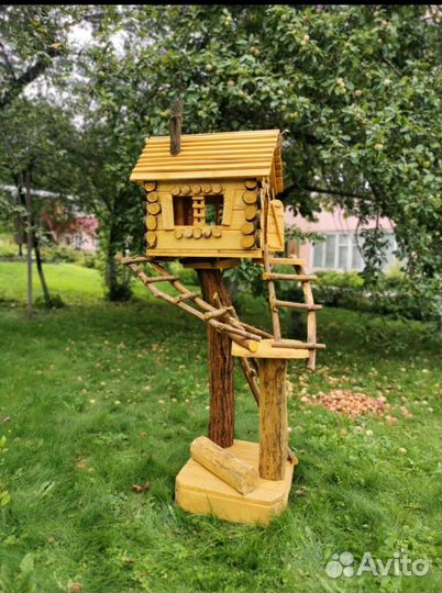 Кормушка для белок и птиц