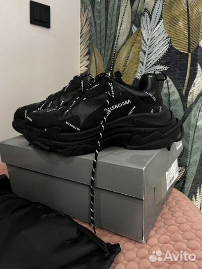 Balenciaga triple s black