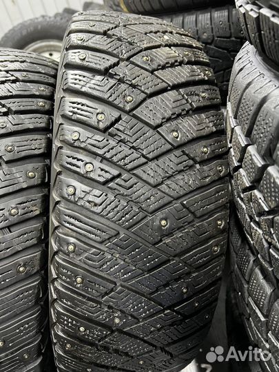 Goodyear Ultragrip Ice Arctic 215/65 R16 98T