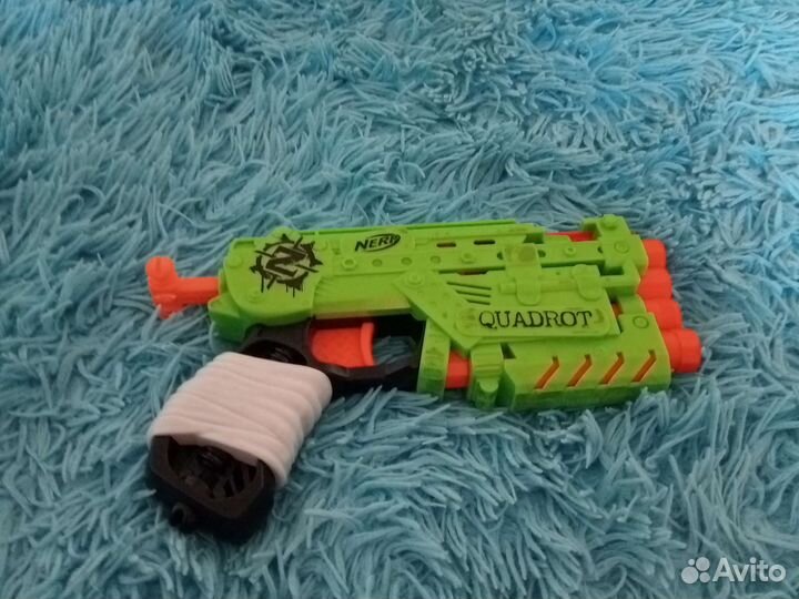 Нерф пистолет на 4 потрона
