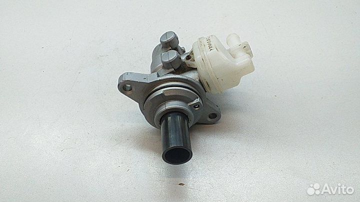 Главный тормозной цилиндр Nissan Pathfinder R52