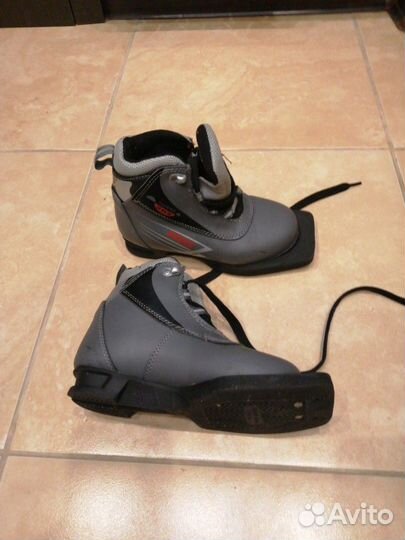 Детские лыжные ботинки