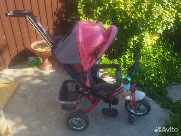 Детский велосипед с ручкой