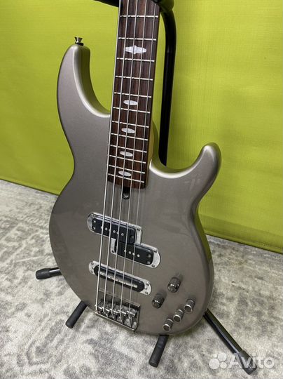 Бас гитара Yamaha BB615 5-струн