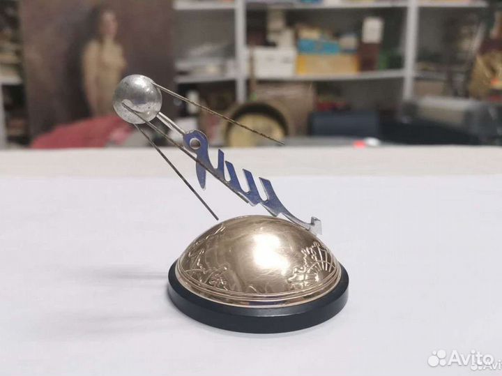 Сувенир Мир Спутник СССР 1957 год (Ч)