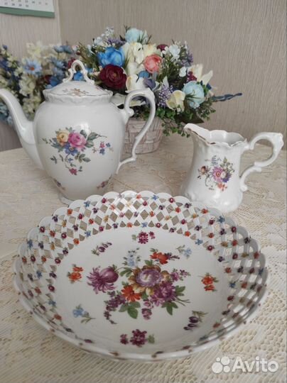 Фарфор молочник, блюдо, чайник. Редкость