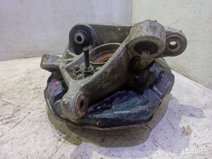 Кулак задний левый Тойота