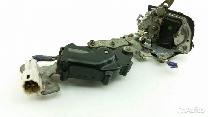 Замок двери задний правый Toyota Camry VZV30 1990