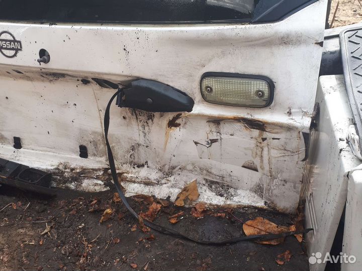 Дверь багажника nissan AD