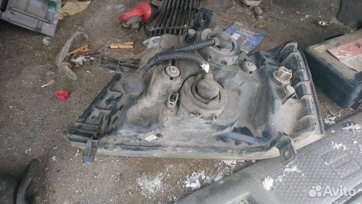 Передняя правая фара Honda Stepwgn RF1