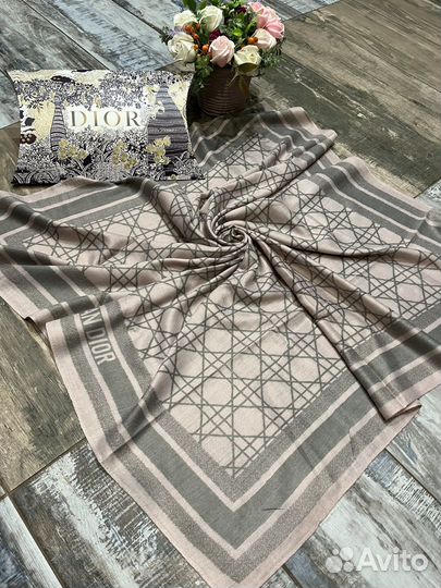 Шерстяной платок Dior розовый новый