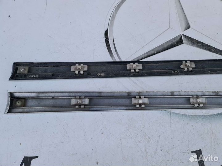 Накладка передней правой двери Mercedes W211