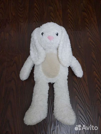 Большой плюшевый заяц