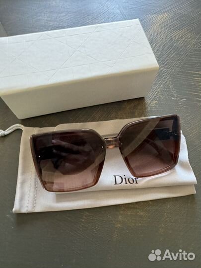 Солнцезащитные очки