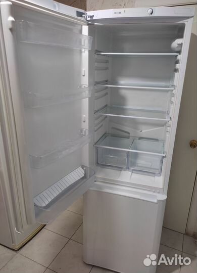Холодильник Гарантия 30 дней. Индезит