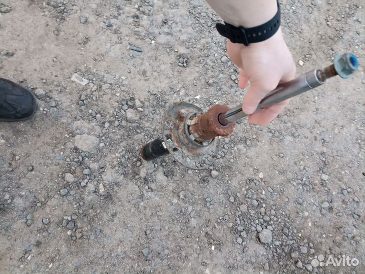 Стойка передняя skoda octavia a5