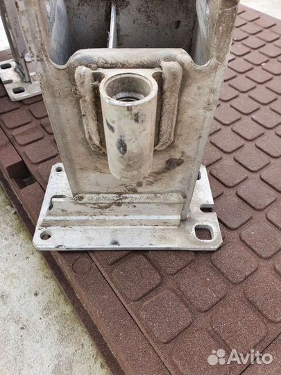 Кронштейн усилителя переднего бампера Audi A4. Клы