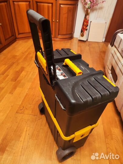 Ящик для инструмента на колесах