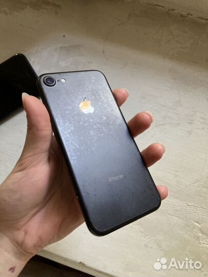 Телефон iPhone 7 32гб
