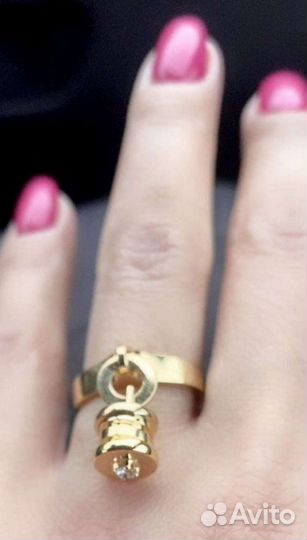 Золотое кольцо с бриллиантом